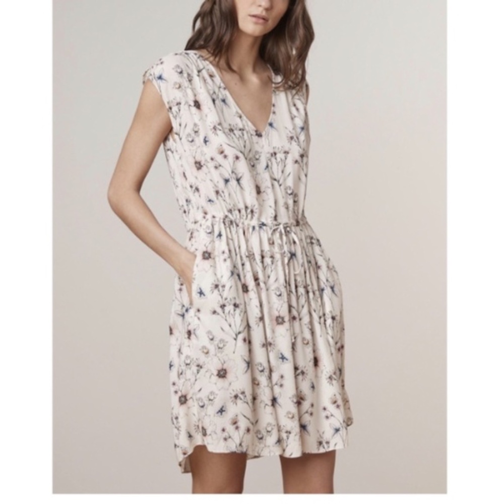☀️ Velvet by Graham and Spencer floral dress